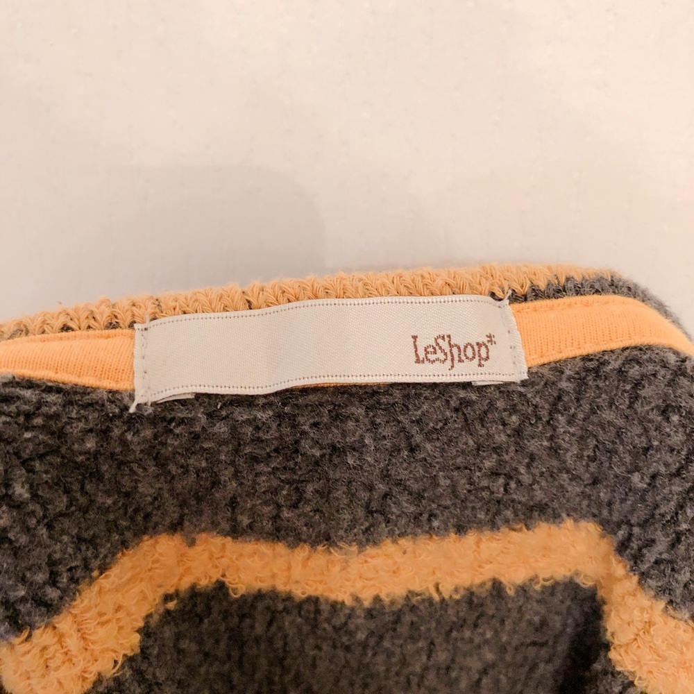 LeShop Sweater - Picture 3 of 3